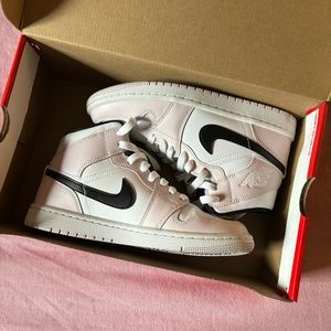 Jordan 1 “Barely Rose”